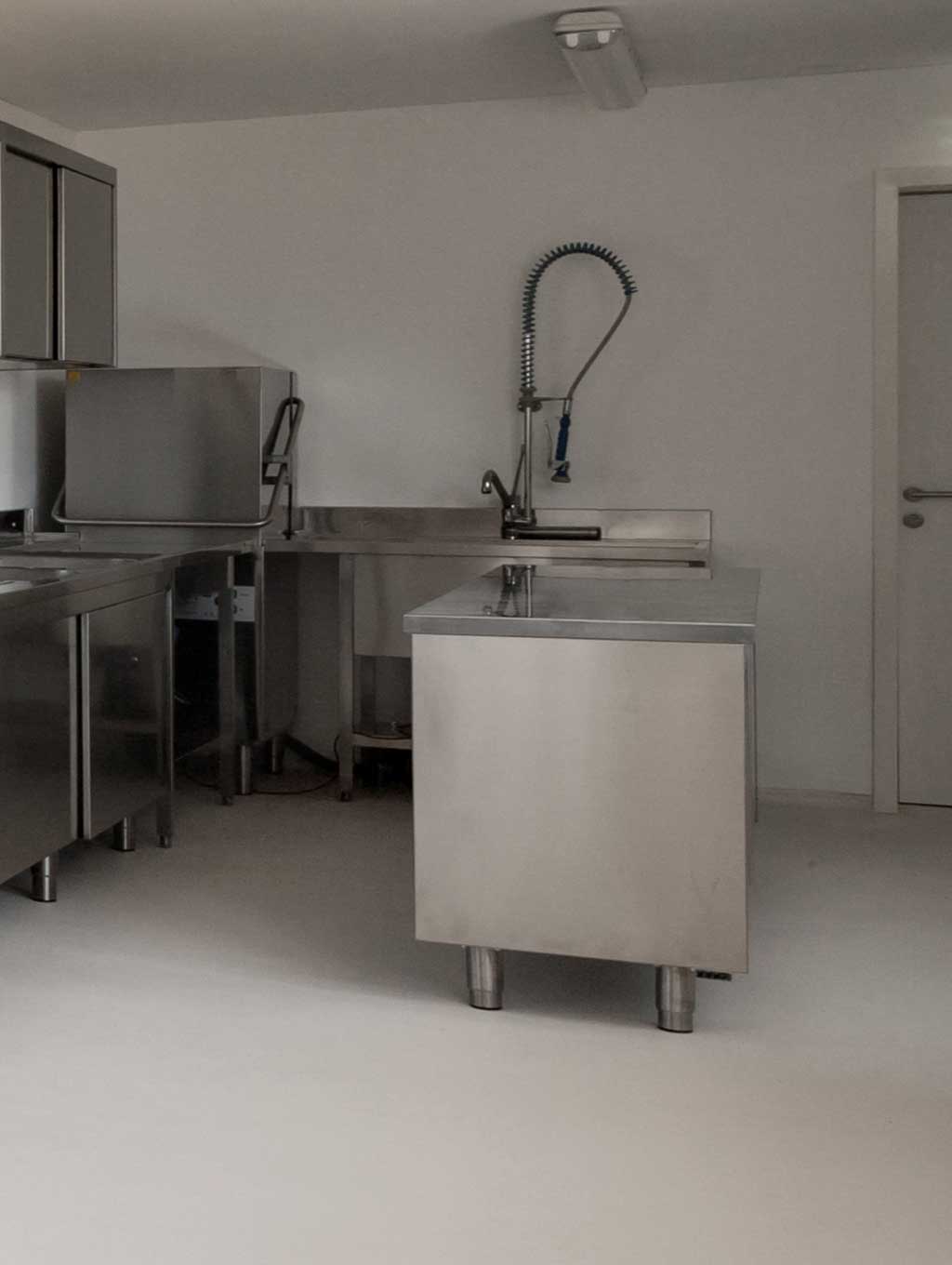 stainless-steeel-dishwash-area